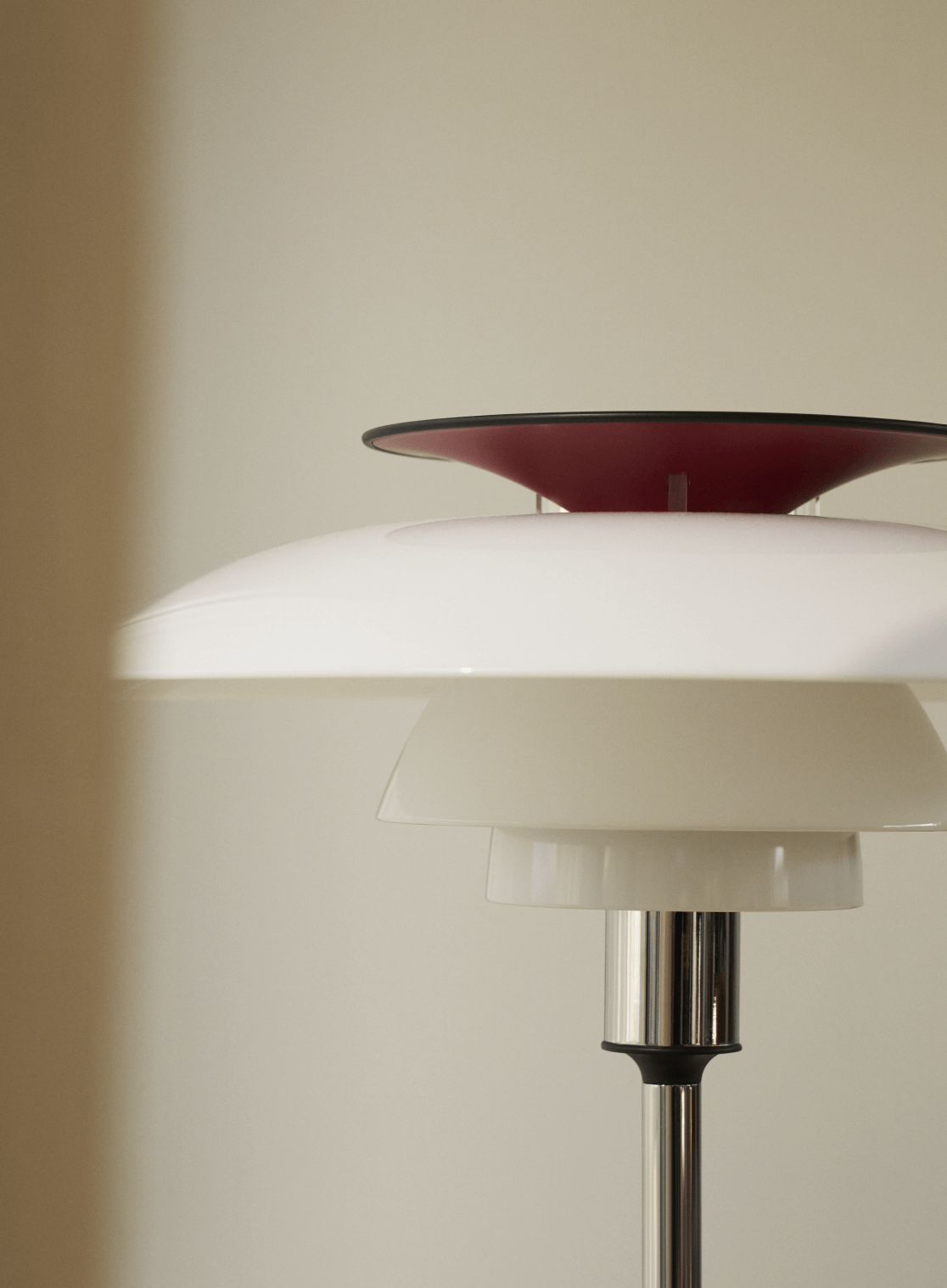 Side view of PH 80 table lamp  © 2025 Louis Poulsen.